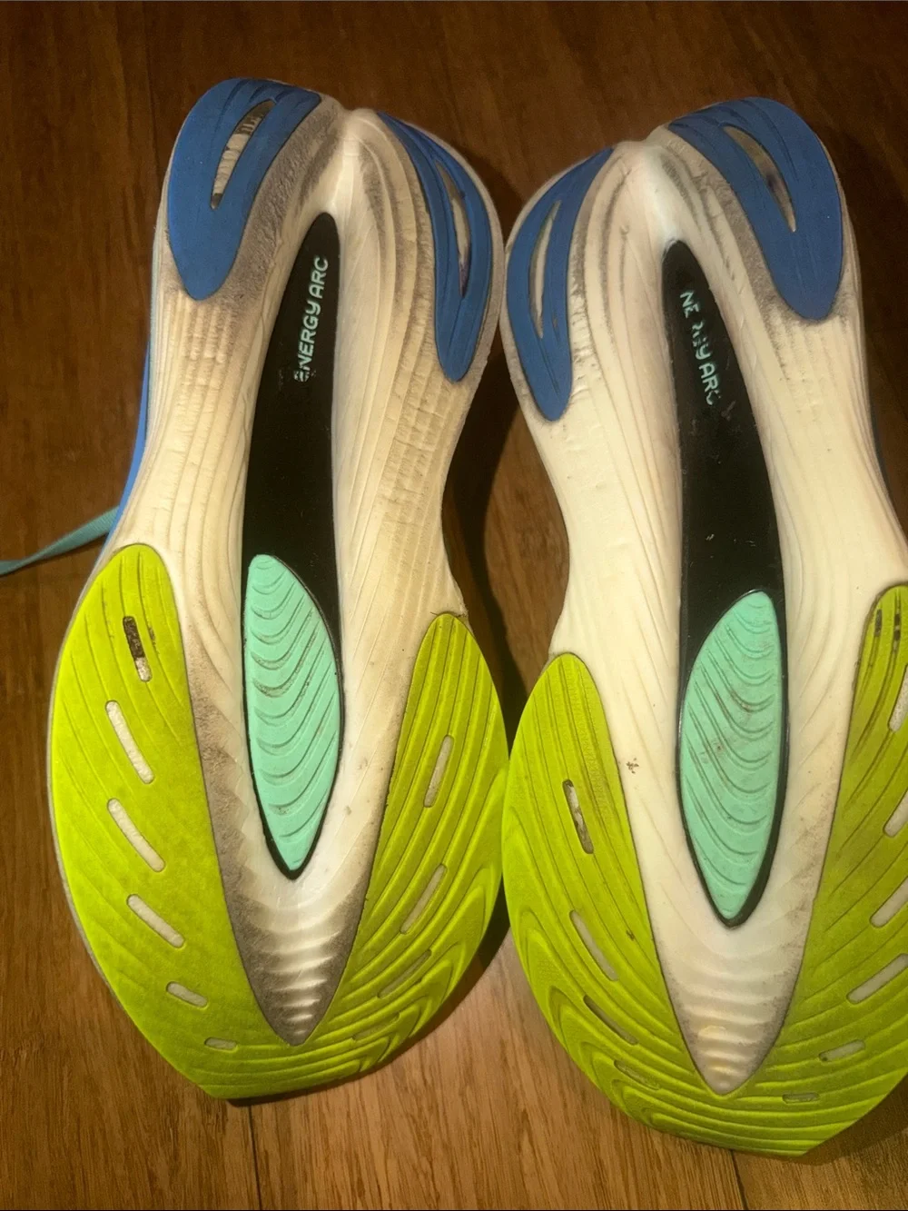 New Balance Women’s Mint Green Athletic Running Shoes 9.5